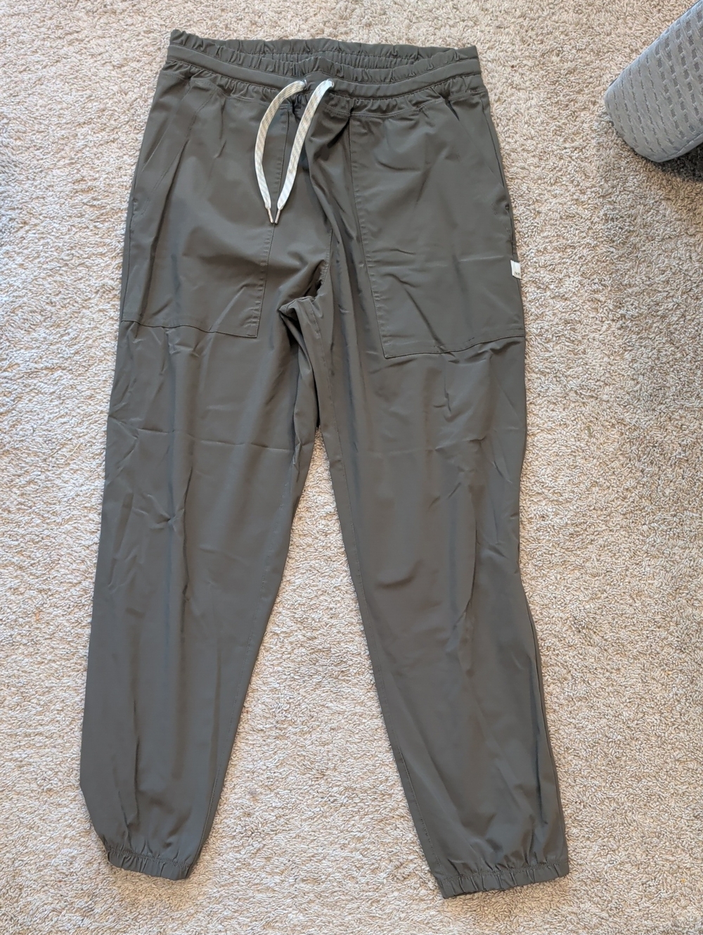 Vuori Olive Drawstring Joggers with Patch Pockets